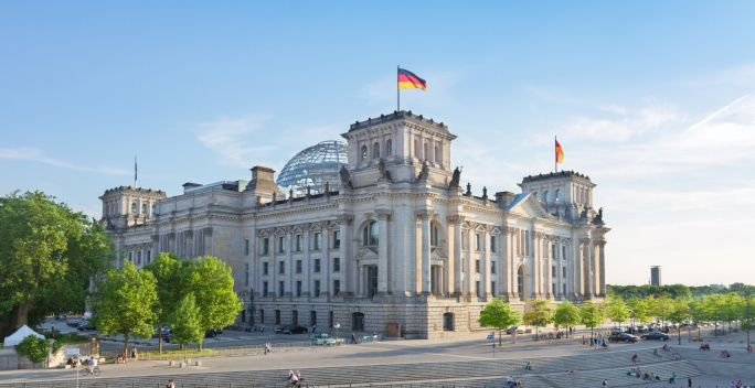 Der Reichstag in Berlin wird zentraler Treffpunkt um das Netzpaket zu diskutieren.