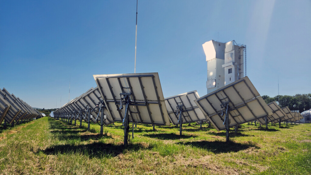 Das Solarthermiekraftwerk in Jülich wird von KI gesteuert.