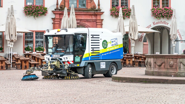 Vollelektrische Kehrmaschine des EAD