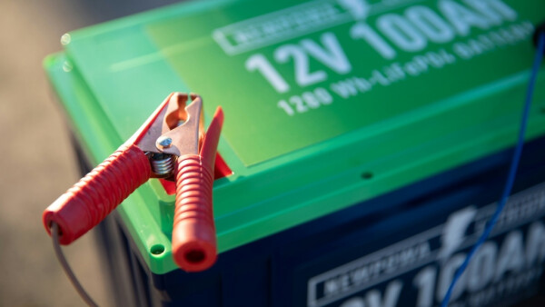 Batterien mit Lithium oder Natrium? Das könnte bald veraltete Technik sein.