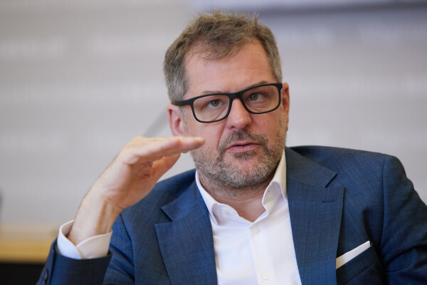 Grünen-Fraktionschef Werner Graf sieht falsche Weichenstellungen bei der Fernwärme in Berlin.