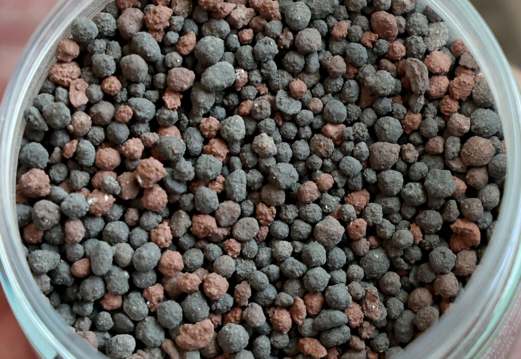 So sieht Phosphor-Dünger aus, der aus Klärschlamm gewonnen wird. In Kiel soll jetzt eine Anlage zur Rückgewinnung von Phosphor errichtet werden (Symbolfoto).