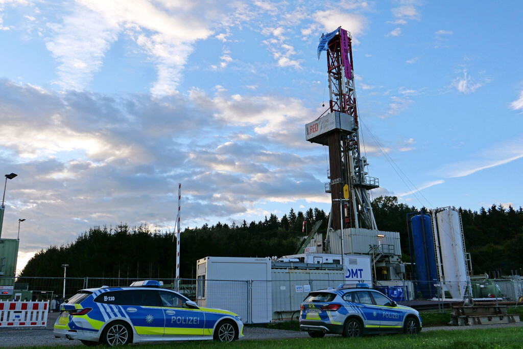 Die Suche nach Erdgas in Reichling wird von vielen Anwohnern und Umweltschützern kritisch gesehen. (Archivbild)
