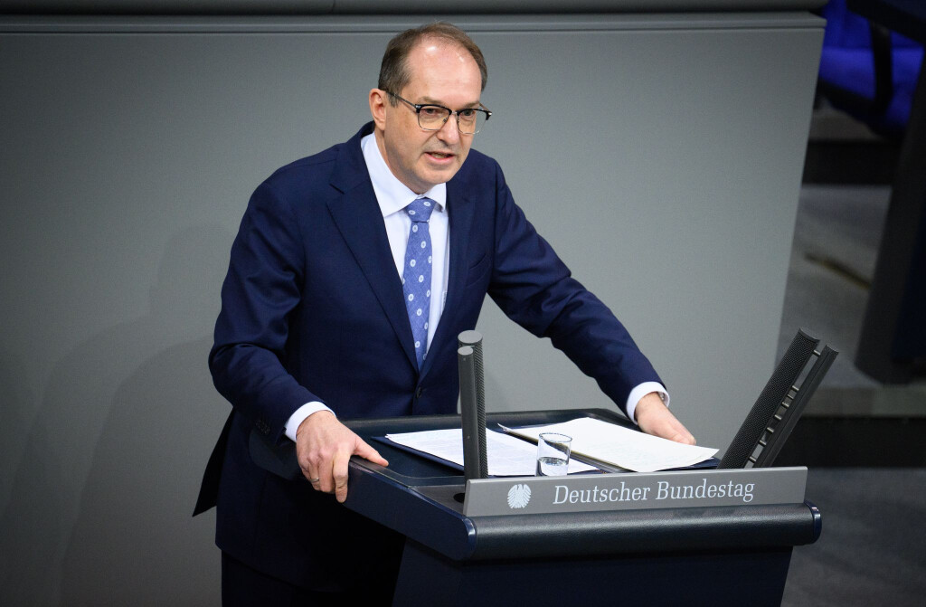 Bundesinnenminister Alexander Dobrindt (CSU) im Deutschen Bundestag. (Archivbild)
