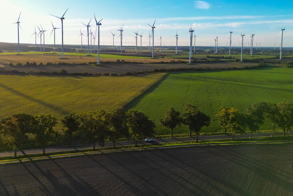 Der Brandenburger Landtag will einen «Wildwuchs» beim Ausbau der Windkraftanlagen verhindern (Archivbild).