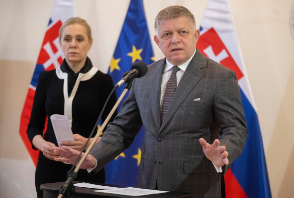 Die sozialdemokratische Wirtschaftsministerin Denisa Sakova und der linkspopulistische Ministerpräsident Robert Fico hatten die unterschiedlichen Treibstoffpreise für In- und Ausländer bisher verteidigt. (Archivbild)