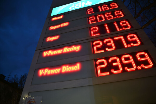 Mehr als zwei Euro für den Liter Sprit sind inzwischen fällig.