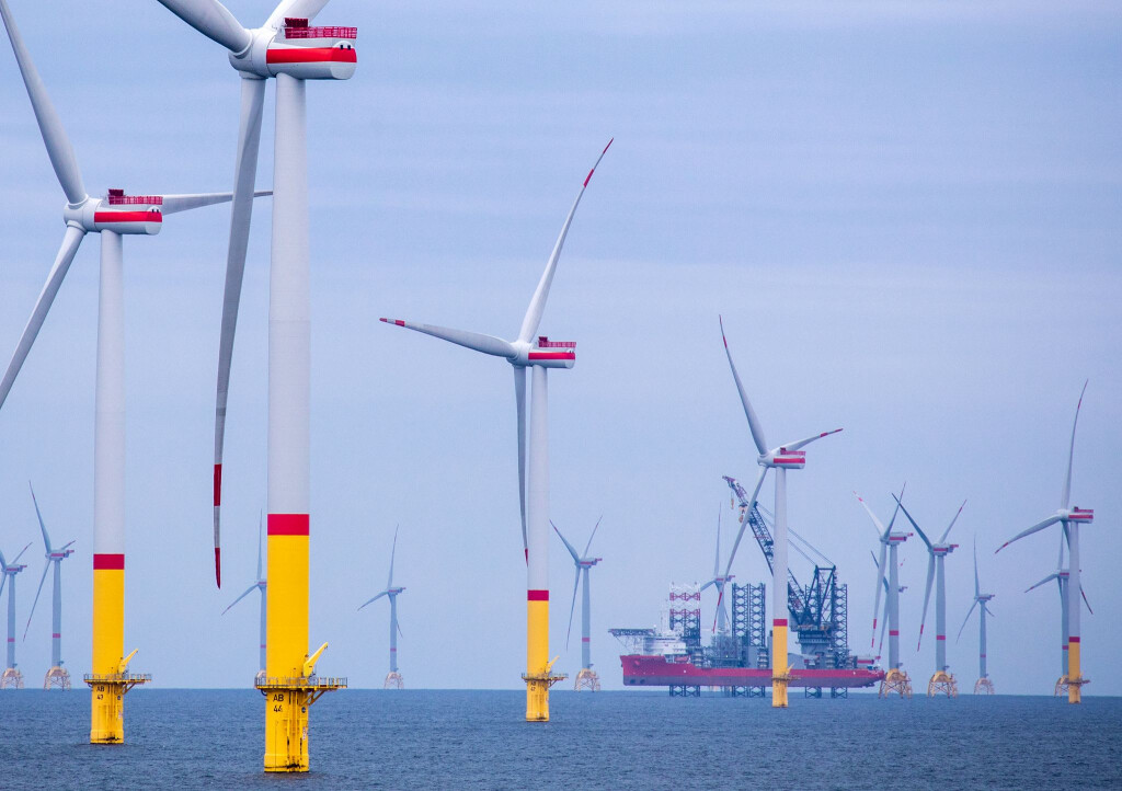 Die Bundesregierung hat das Ziel, dass in der Nord- und Ostsee viele neue Windräder installiert werden. (Archivbild)