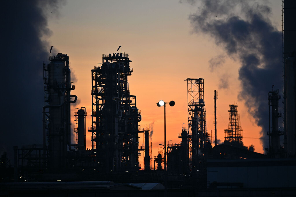 Die Kapazitäten der europäischen Raffinerien sollen voll genutzt werden, schreibt die EU-Kommission. (Symbolbild)