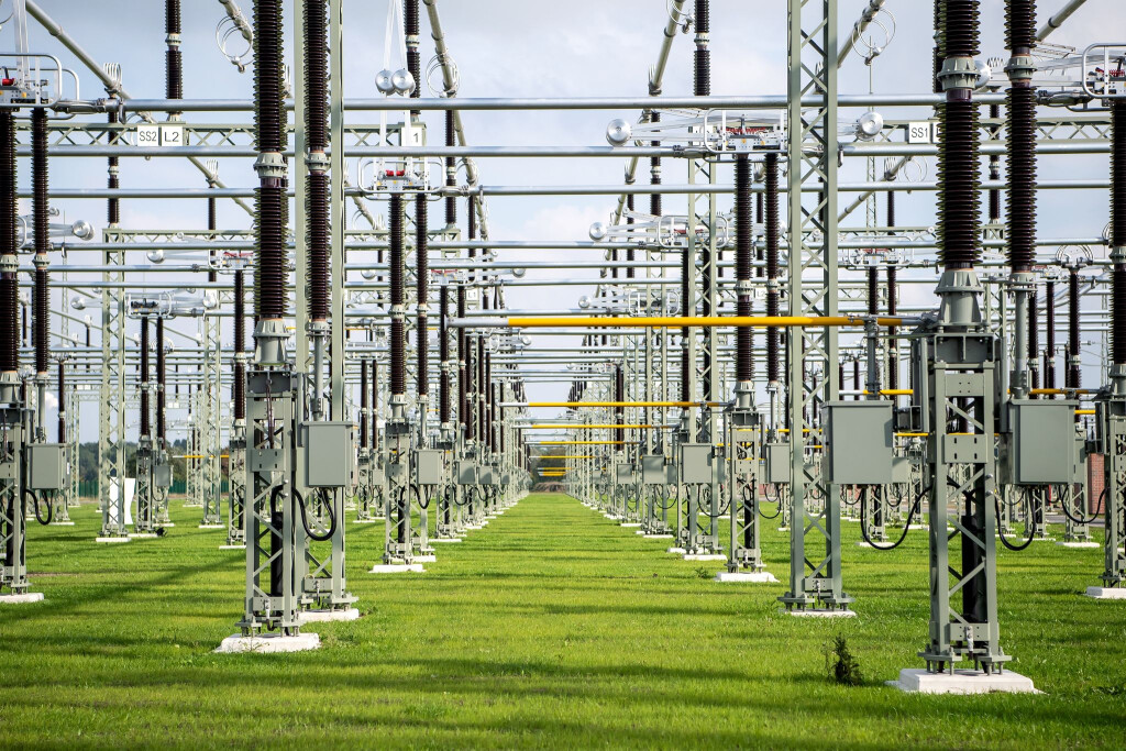 Tennet und die Jade Hochschule untersuchen, wie etwa Drohnen bei der Wartung und Reparatur von Stromnetzen und Umspannwerken helfen können. (Symbolbild)