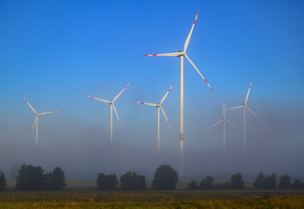 Der Landtag will mit einem neuen Gesetz die Akzeptanz in den Kommunen für Solar- und Windenergie erhöhen. (Symbolbild)