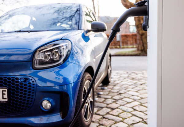 Nach jüngsten Februarzahlen sind 7.644 Ladepunkte in Schleswig-Holstein installiert. (Archivbild)