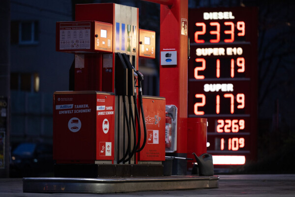 Tankstelle: Ab Mittwoch nur noch eine Erhöhung täglich erlaubt.
