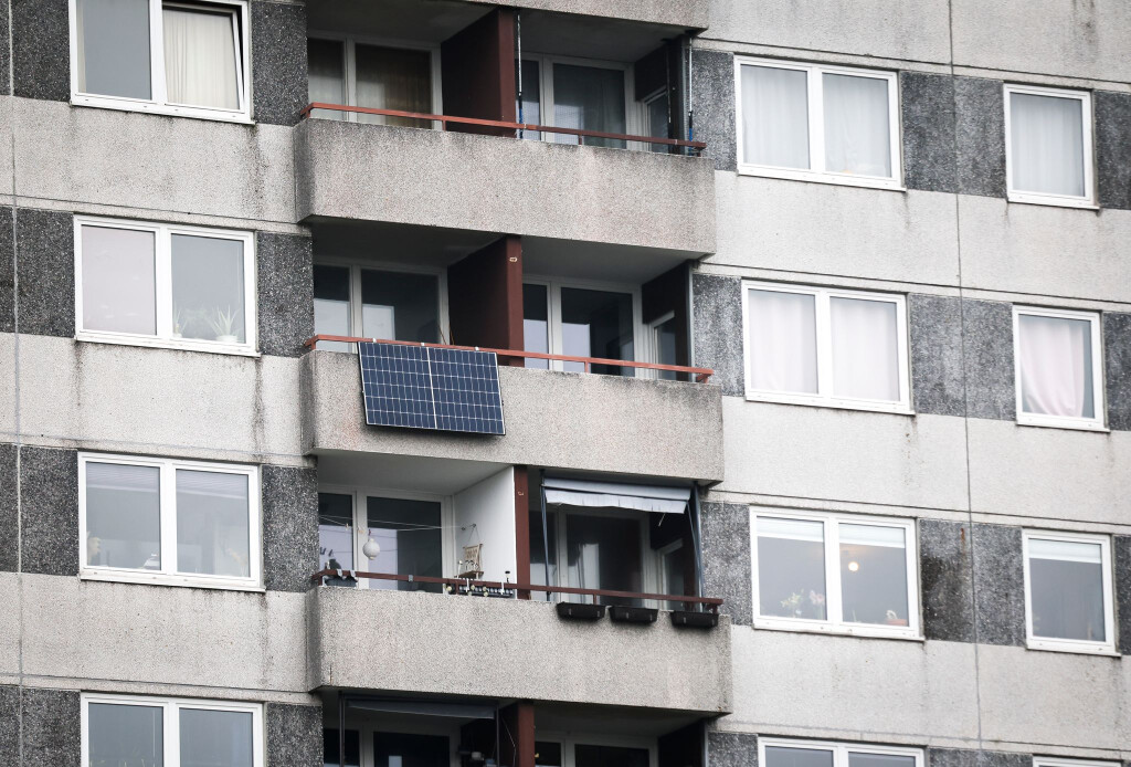 In Schleswig-Holstein sind dieses Jahr bis Ende November ungefähr 16.400 Balkonkraftwerke installiert worden. (Symbolbild)