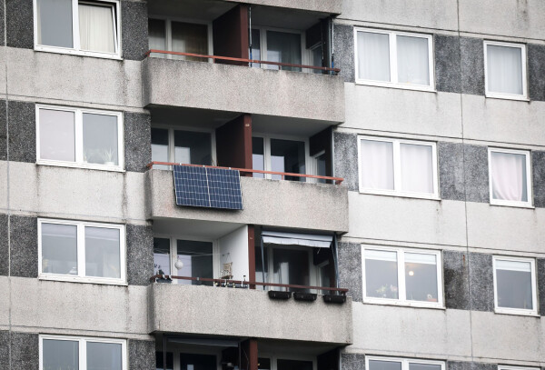 In Schleswig-Holstein sind dieses Jahr bis Ende November ungefähr 16.400 Balkonkraftwerke installiert worden. (Symbolbild)