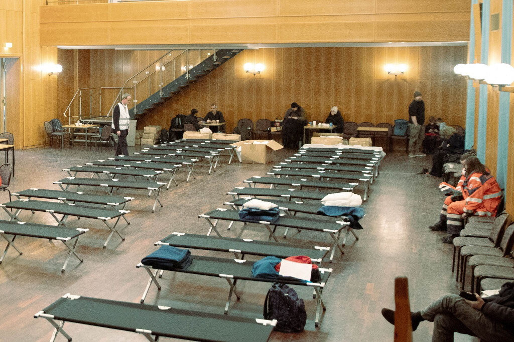 Noch sind die rund 25 Betten im Bürgersaal Zehlendorf für die Nacht nicht in Beschlag genommen.