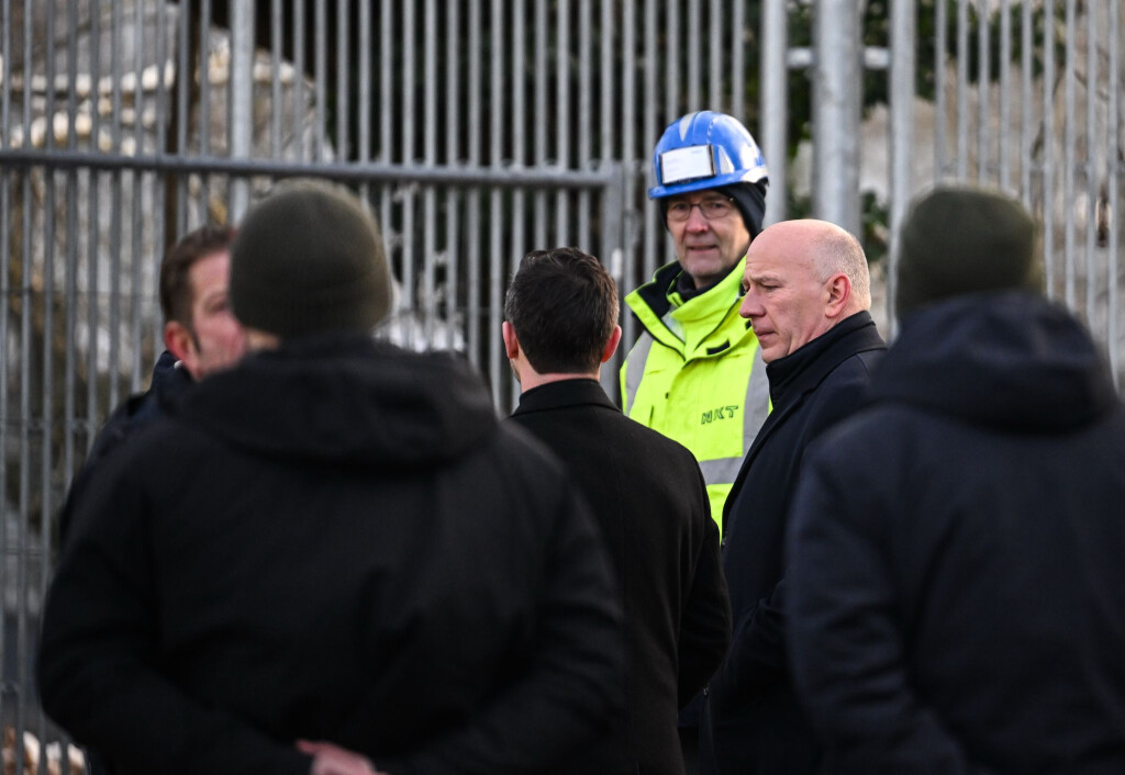 Berlins Regierender Bürgermeister Kai Wegner (CDU) besuchte mehrere Baustellen, an denen an der Wiederherstellung der Stromversorgung gearbeitet wird.