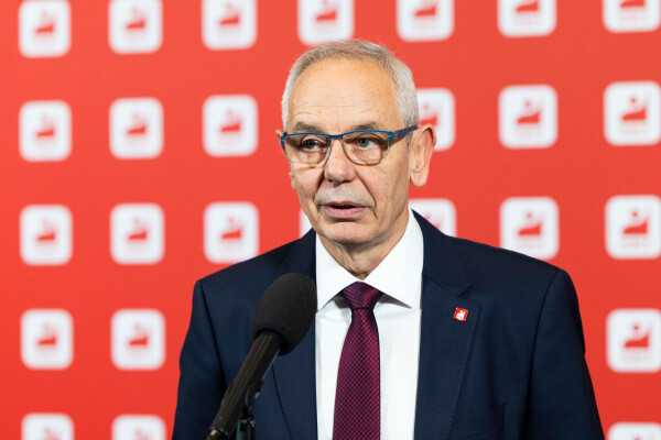 «Wer hier verdient, muss auch hier beitragen»: Michael Vassiliadis.