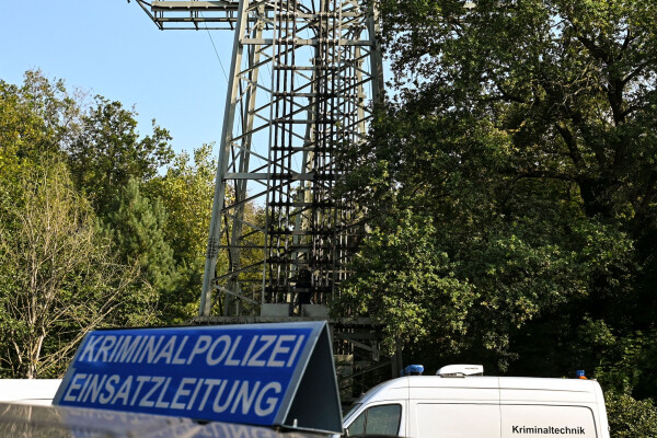 Polizei und Feuerwehr informieren auch die Bevölkerung, was sie während des Stromausfalls tun sollen.