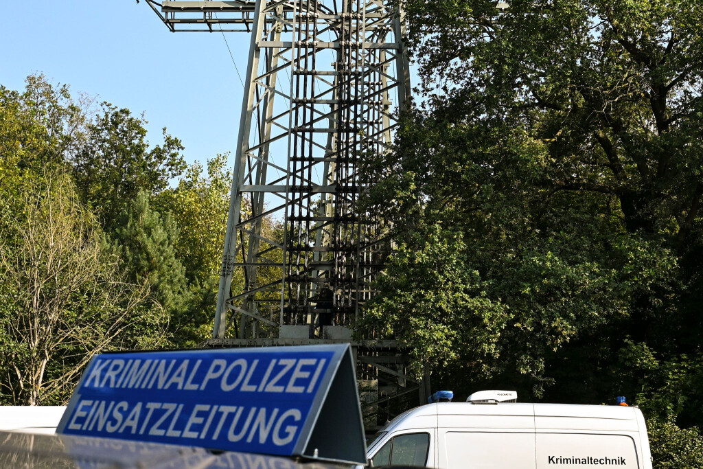 Polizei und Feuerwehr informieren auch die Bevölkerung, was sie während des Stromausfalls tun sollen.