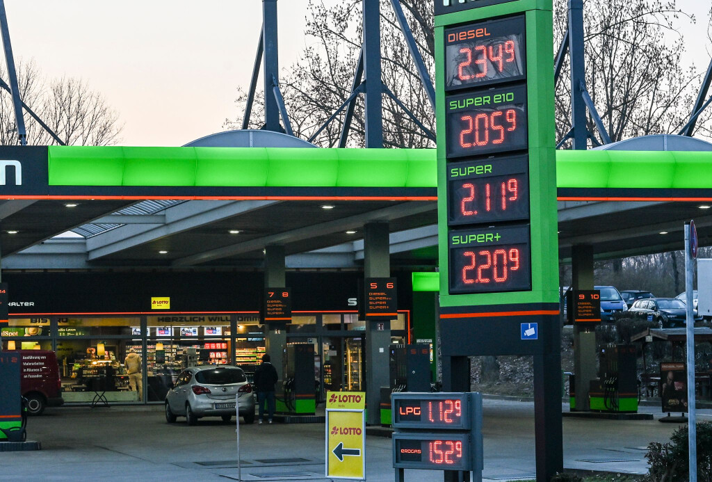 Der Bundestag stimmt am Donnerstag über ein Spritpaket ab.