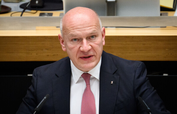 Berlins Regierungschef Kai Wegner (CDU) stellt sich der Diskussion mit Bürgerinnen und Bürgern im Bezirk Steglitz-Zehlendorf. (Archivfoto)