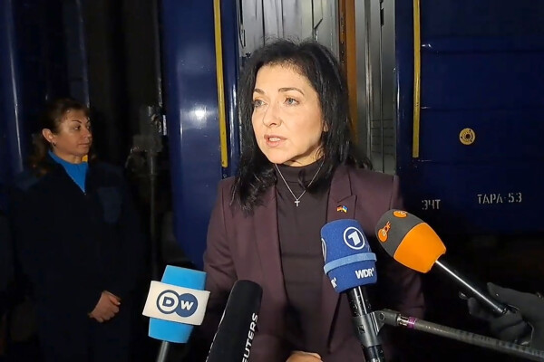 Deutschland werde der Ukraine helfen, durch den Winter zu kommen, kündigte Bundeswirtschaftsministerin Katherina Reiche (CDU) bei einem Besuch in Kiew an.