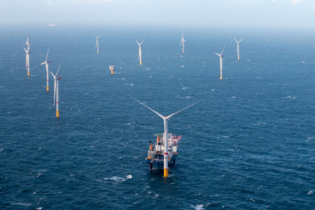 Die Windräder in der Nord- und Ostsee weisen inzwischen eine Leistung von 10,2 Gigawatt auf. (Archivbild)