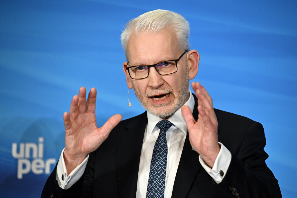 Der Energiekonzern Uniper will erstmals seit vier Jahren wieder eine Dividende zahlen. Uniper-Chef Michael Lewis sieht darin ein Zeichen der finanziellen Stabilität.