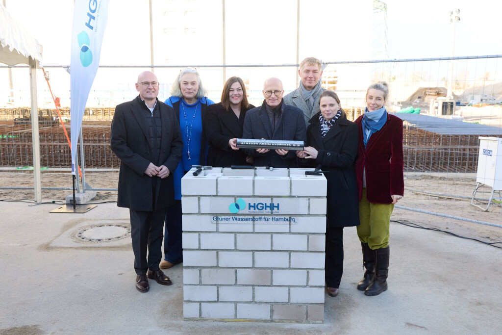 Nach einer Genehmigung des niedersächsischen Bergbauamtes kann jetzt eine Wasserstoff-Leitung von Hamburg-Moorburg nach Rosengarten im Landkreis Harburg weitergebaut werden. (Archivbild)