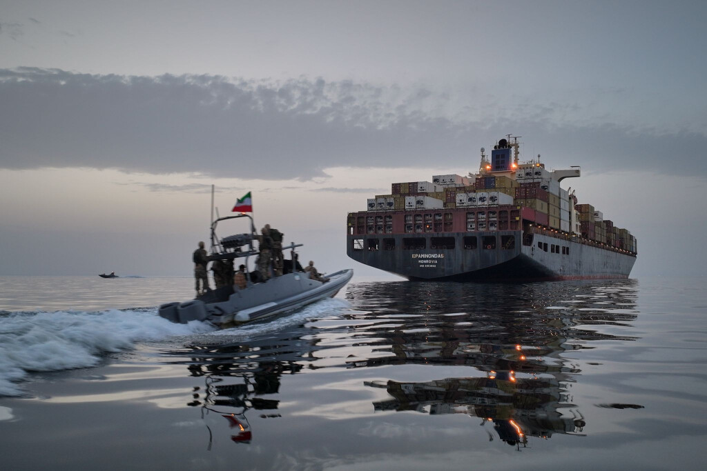Iran blockiert die Straße von Hormus für den internationalen Schiffsverkehr.