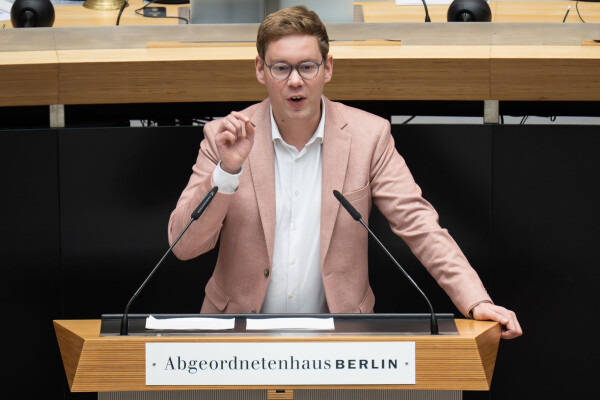 Der Innenpolitikexperte der grünen Fraktion im Abgeordnetenhaus, Vasili Franco, fordert Verbesserungen beim Katastrophenschutz in Berlin. (Archivbild)