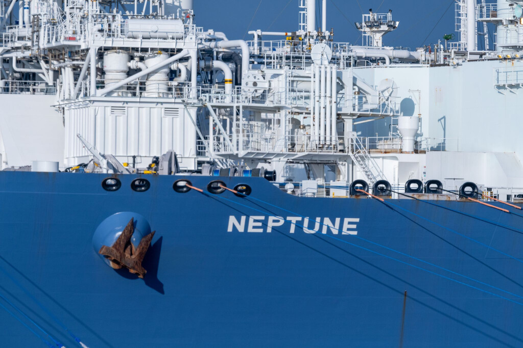 Am Energie-Terminal «Deutsche Ostsee» in Mukran auf Rügen kommt weniger Flüssiggas an als vom Betreiber erhofft. Die Deutsche Umwelthilfe hält das Terminal für verzichtbar. (Archivbild)