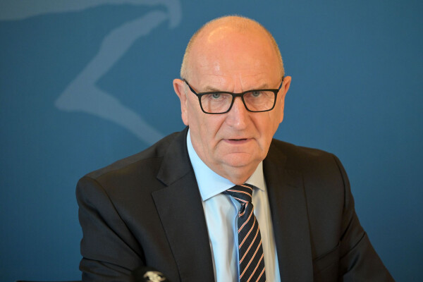 Ministerpräsident Woidke findet, es müsse alles dafür getan werden, dass die Menschen von ihrer Arbeit gut leben können und Treibstoffpreise «erträglich» bleiben. (Archivbild)