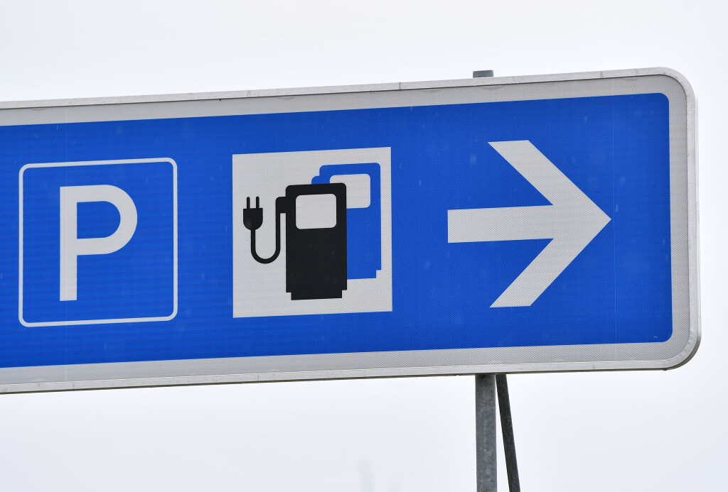 An Ladestationen auf öffentlich zugänglichen Parkplätzen hat die Thüringer Polizei in diesem Jahr ein Dutzend Kabeldiebstähle registriert (Symbolfoto).