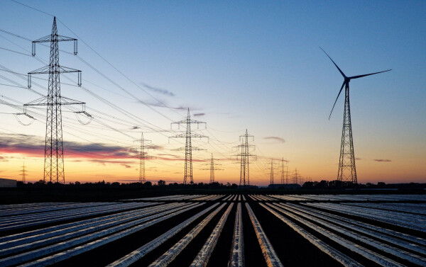 Milliardenteure Entschädigungen für die Abregelung von Wind- und Solaranlagen sollen nach einem Gesetzentwurf sinken. (Symbolbild)
