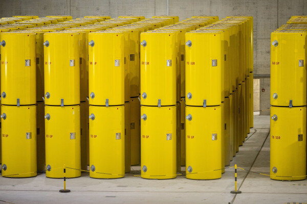 Castoren dieser Bauart sollen von Jülich nach Ahaus transportiert werden. (Archivbild)