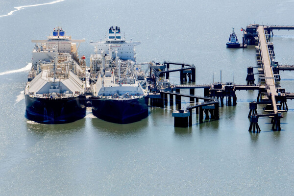 Eine Tochtergesellschaft von Uniper kümmert sich um den Betrieb des ersten LNG-Terminals in Wilhelmshaven. (Archivbild)