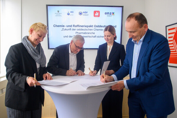 Der Chemie- und Raffineriepakt Ostdeutschland ist unterzeichnet.