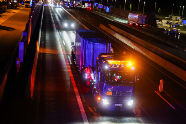 Die Transportroute führte erneut über mehrere gesperrte Autobahnabschnitte.