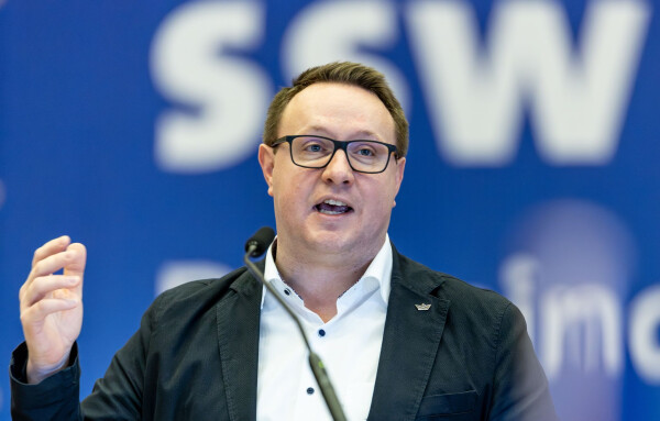 Auch SSW-Fraktionschef Christian Dirschauer fordert die Auszahlung eines Klimageldes. (Archivbild)