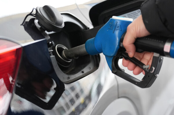 Tanken ist zuletzt deutlich teurer geworden. (Symbolbild)