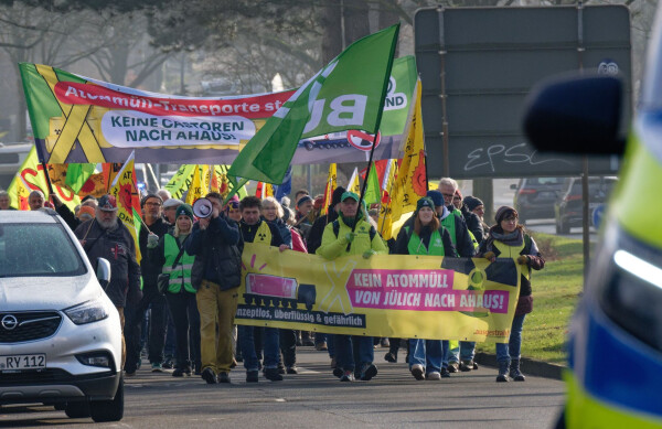 Bereits Ende Januar hatten Demonstrierende gegen Castor-Transporte protestiert. (Archivbild)