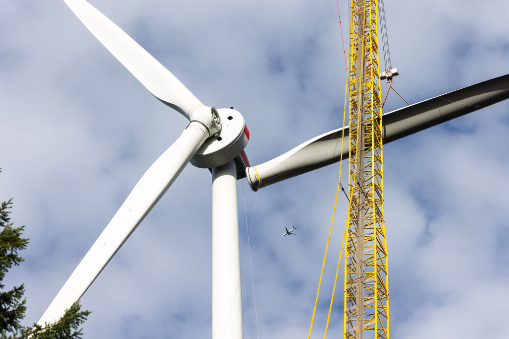 Beim Bau neuer Windräder kommt Baden-Württemberg nur langsam voran - bei den Genehmigungsanträgen gab es dagegen in letzter Zeit einen großen Sprung. (Archivbild)