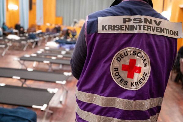 In Notunterkünften können sich Menschen aufwärmen oder übernachten.