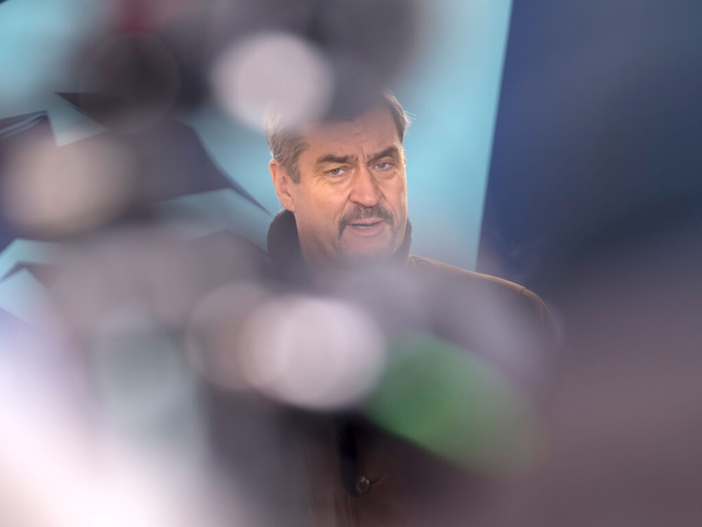 Der Brandanschlag auf das Berliner Stromnetz beschäftigt auch die CSU in Bayern. Sie fordert harte Konsequenzen und Ermittlungen durch Bundesbehörden.