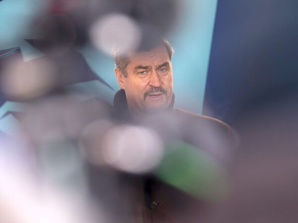 Der Brandanschlag auf das Berliner Stromnetz beschäftigt auch die CSU in Bayern. Sie fordert harte Konsequenzen und Ermittlungen durch Bundesbehörden.