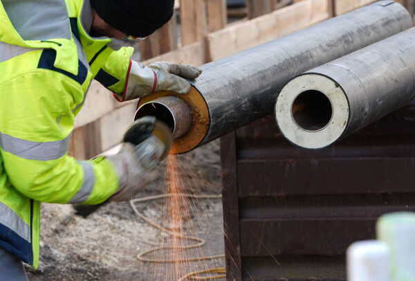 Im Norden Hamburgs beginnen die Hamburger Energiewerke am 2. März 2026 mit dem Bau einer Fernwärmeleitung zum Flughafen. (Symbolbild)