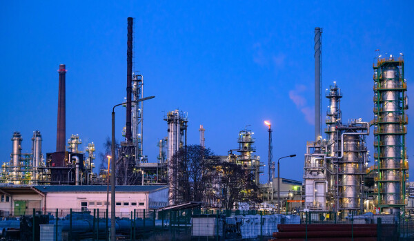 Die PCK-Raffinerie in Schwedt/Oder befürchtet negative Folgen für die Versorgung mit Sprit und Heizöl, falls US-Sanktionen in Kraft treten. (Archivbild)