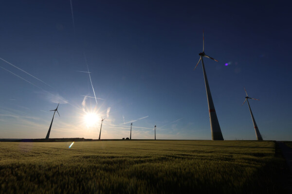 Künftig sollen Kommunen und Bürger von neuen Windparks in Bayern profitieren können. (Symbolbild)